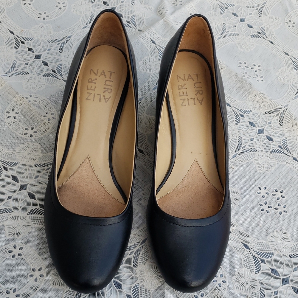 Naturalizer Women's Black Leather Pumps